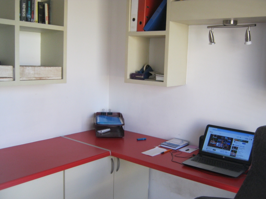 To Let 3 Bedroom Property for Rent in Longdown Western Cape